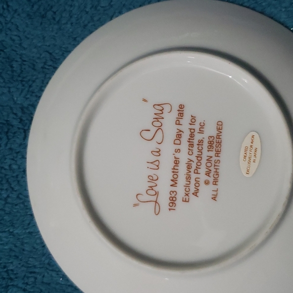 Avon collection plates Mother's Day  1981, 82, 83 and 1984 - Picture 3 of 10